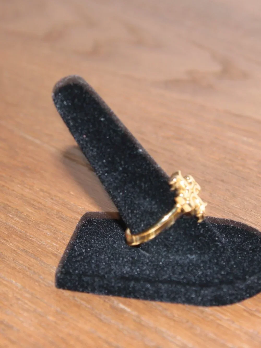 Tory Burch Kira Gold Logo Ring Size 6